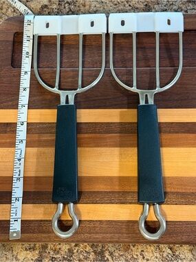 Pampered Chef Meat Lifter Forks set of 2 with Tine Covers